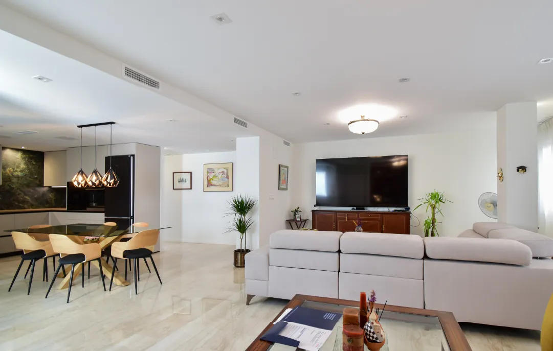 Cocina en U con placa invisible