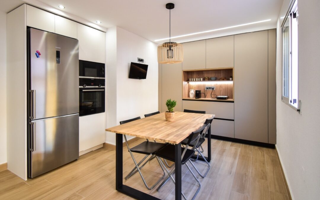 Cocina con office y desayunador
