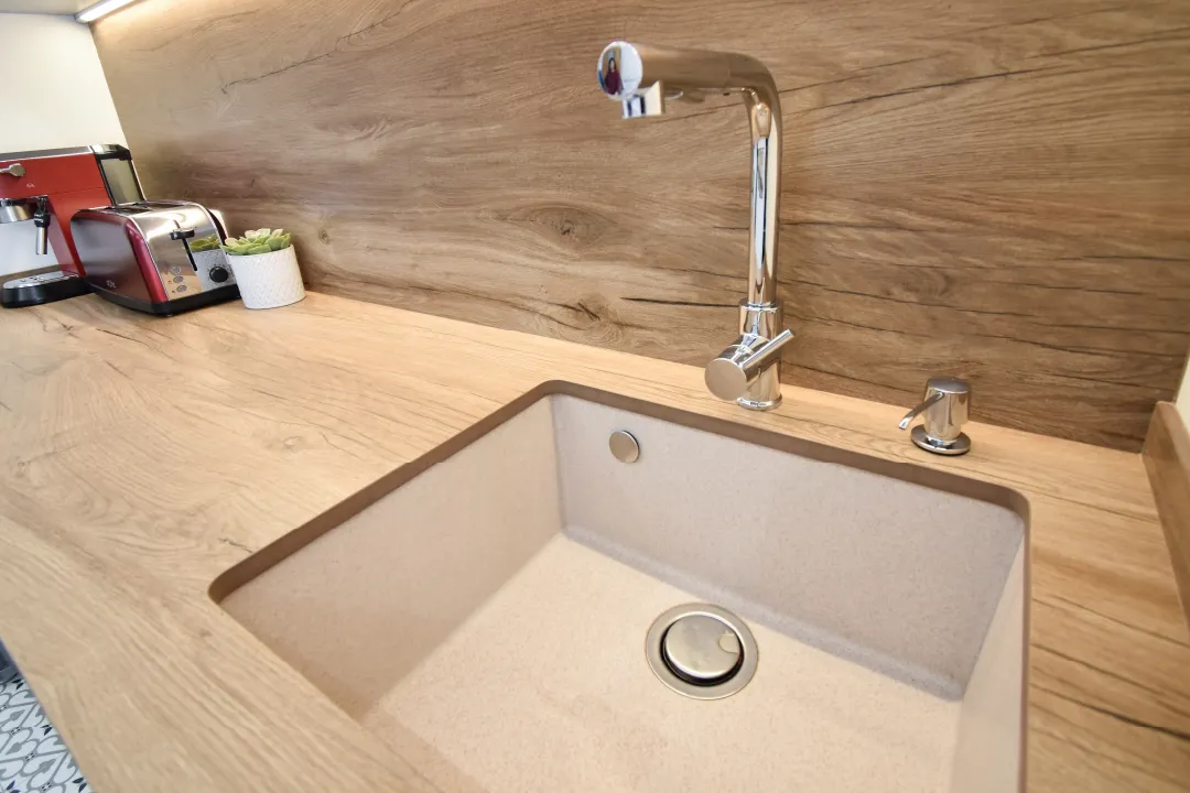 Reforma de cocina con placa de inducción invisible
