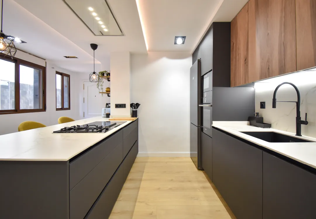 Cocina antracita y roble 