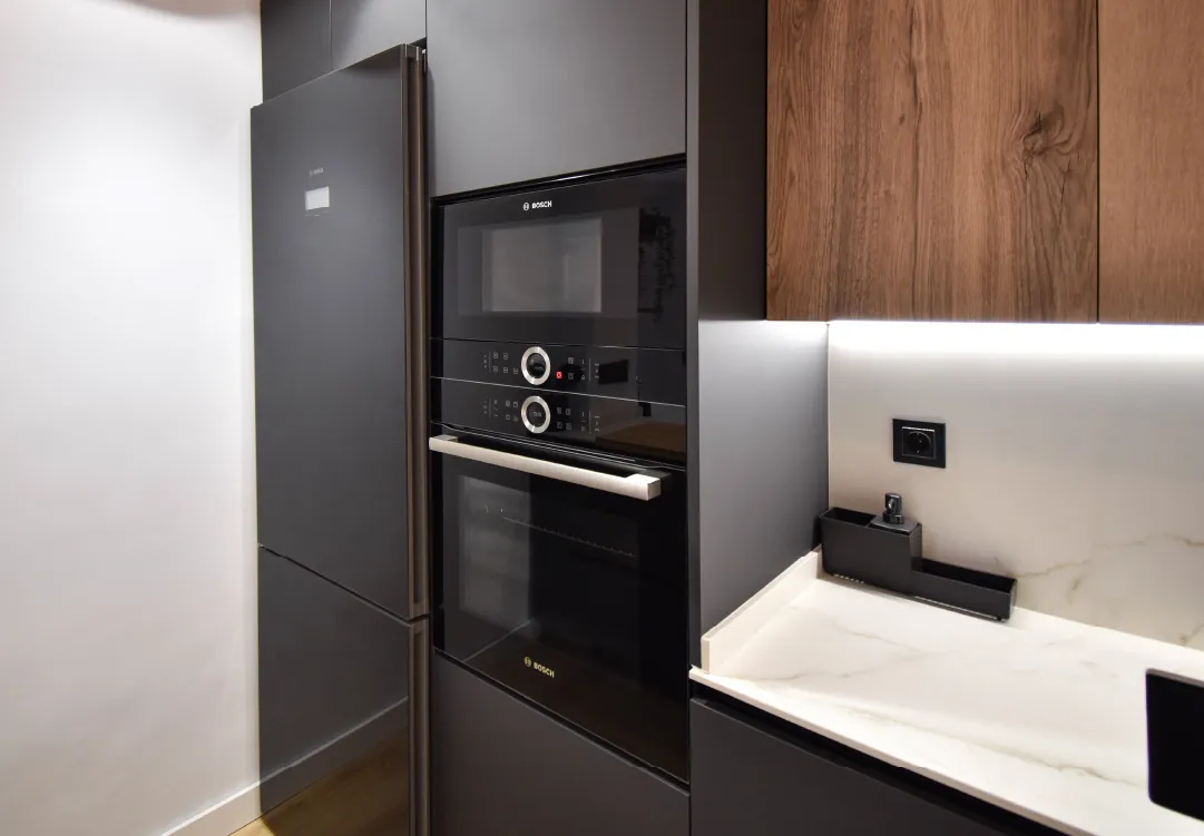 Cocina antracita y roble