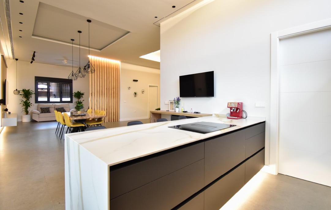 Cocina con placa de extractor integrado