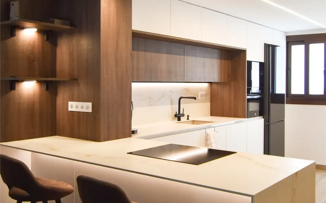 Cocina puente con península