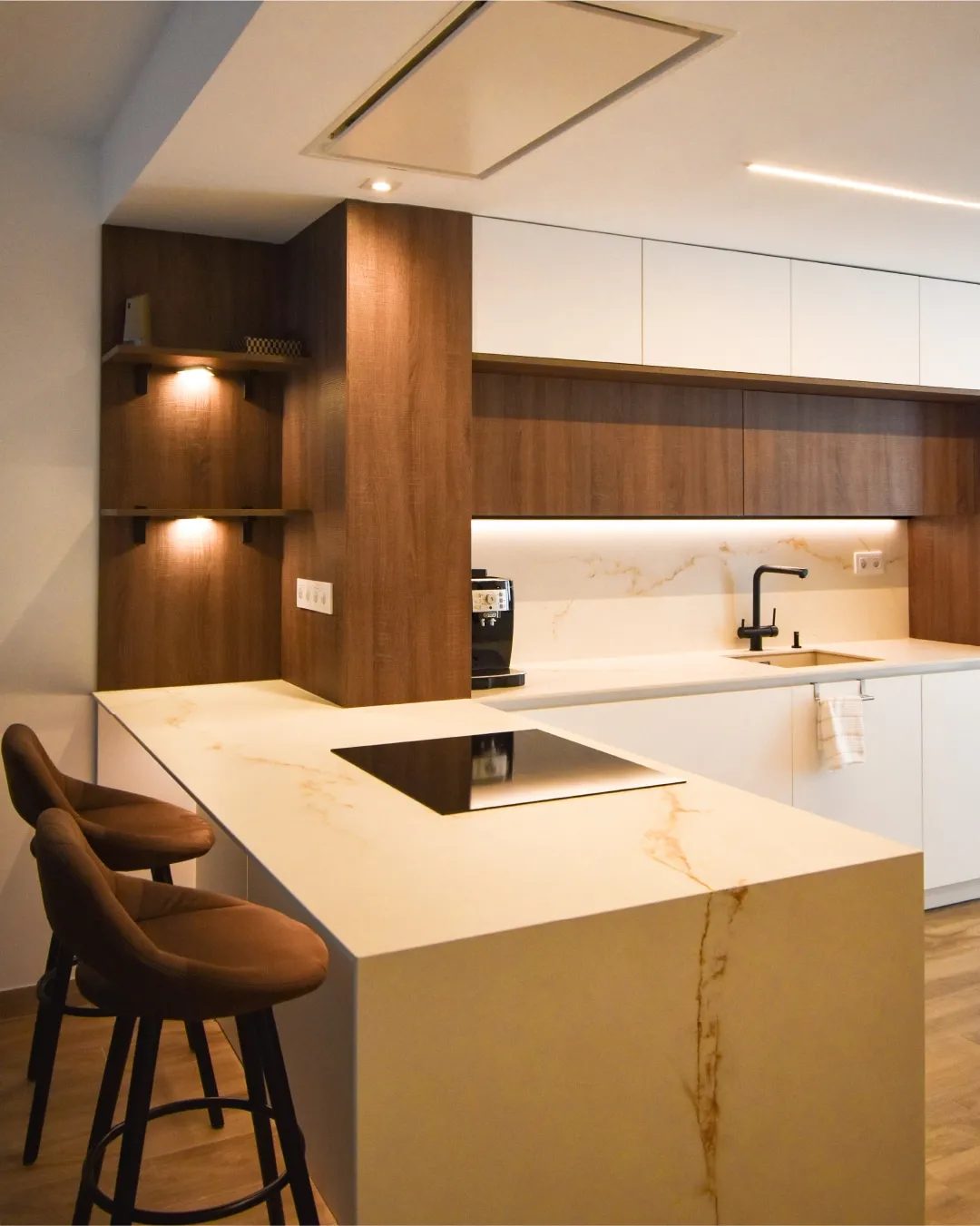 Cocina puente con península