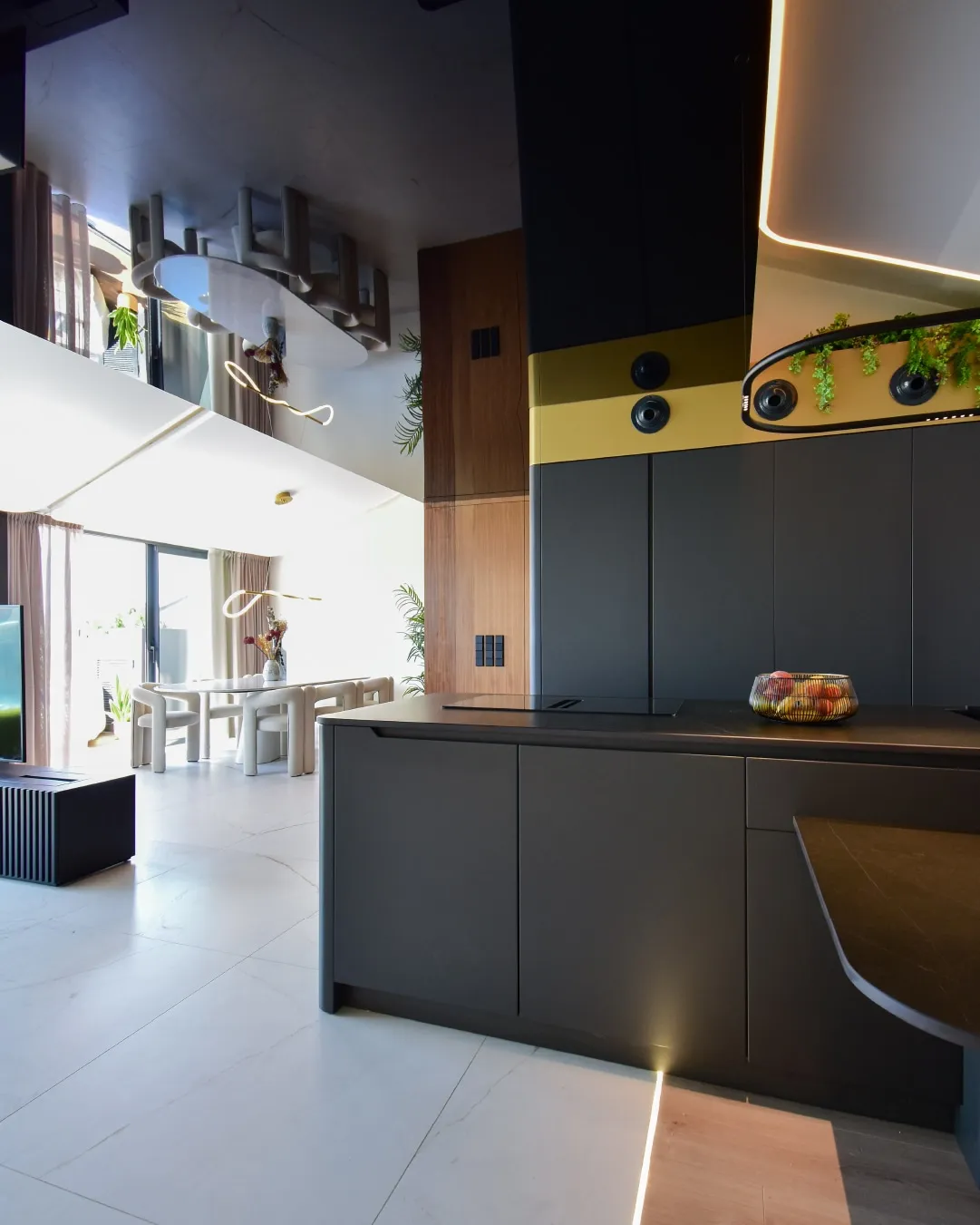 Cocina antracita con isla curvada