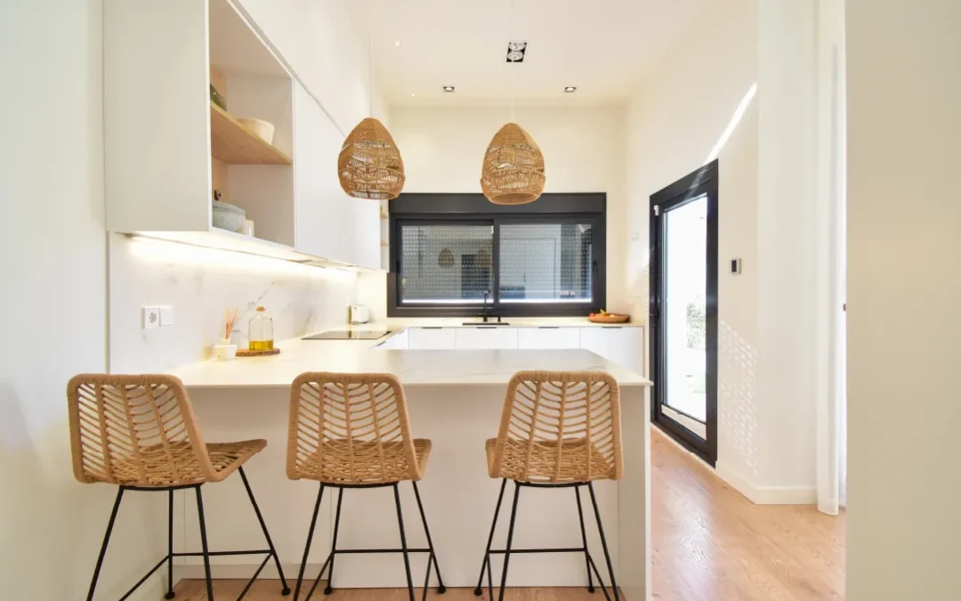 Cocina en U de estilo nórdico