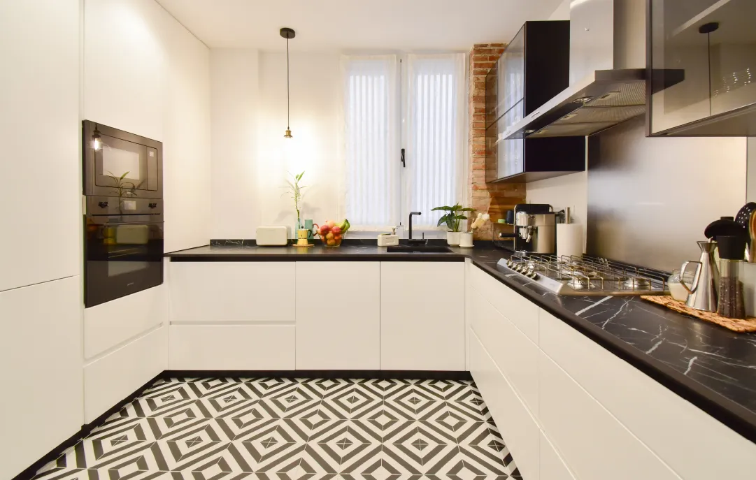 COCINA RETRO EN U CON PUERTA CORREDERA