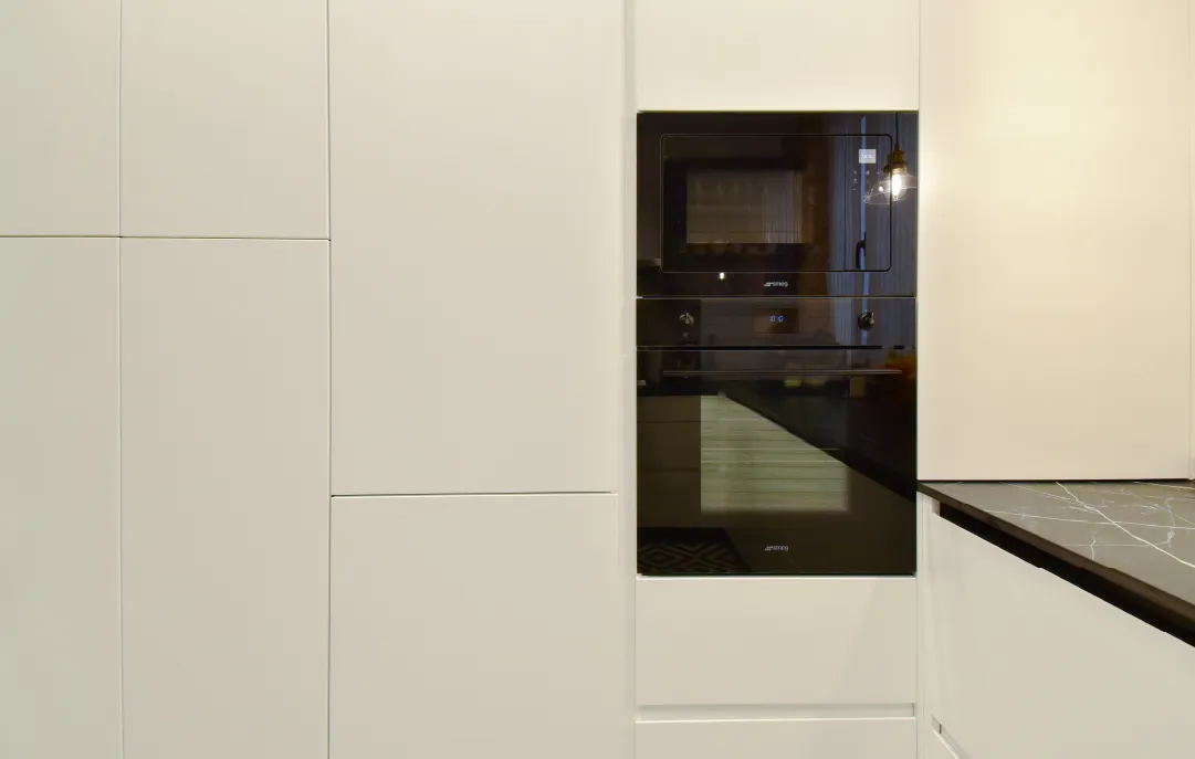 COCINA RETRO EN U CON PUERTA CORREDERA