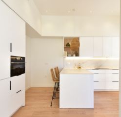 Cocina en U de estilo nórdico