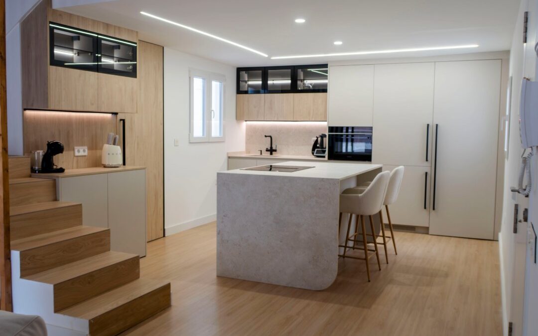 Cocina de estilo nórdico con isla